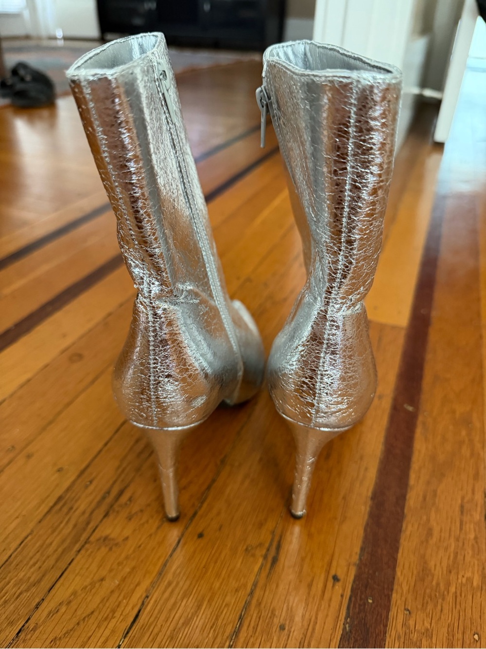 MIA silver metallic boots booties Mardi 8.5 like new holiday - Picture 5 of 6